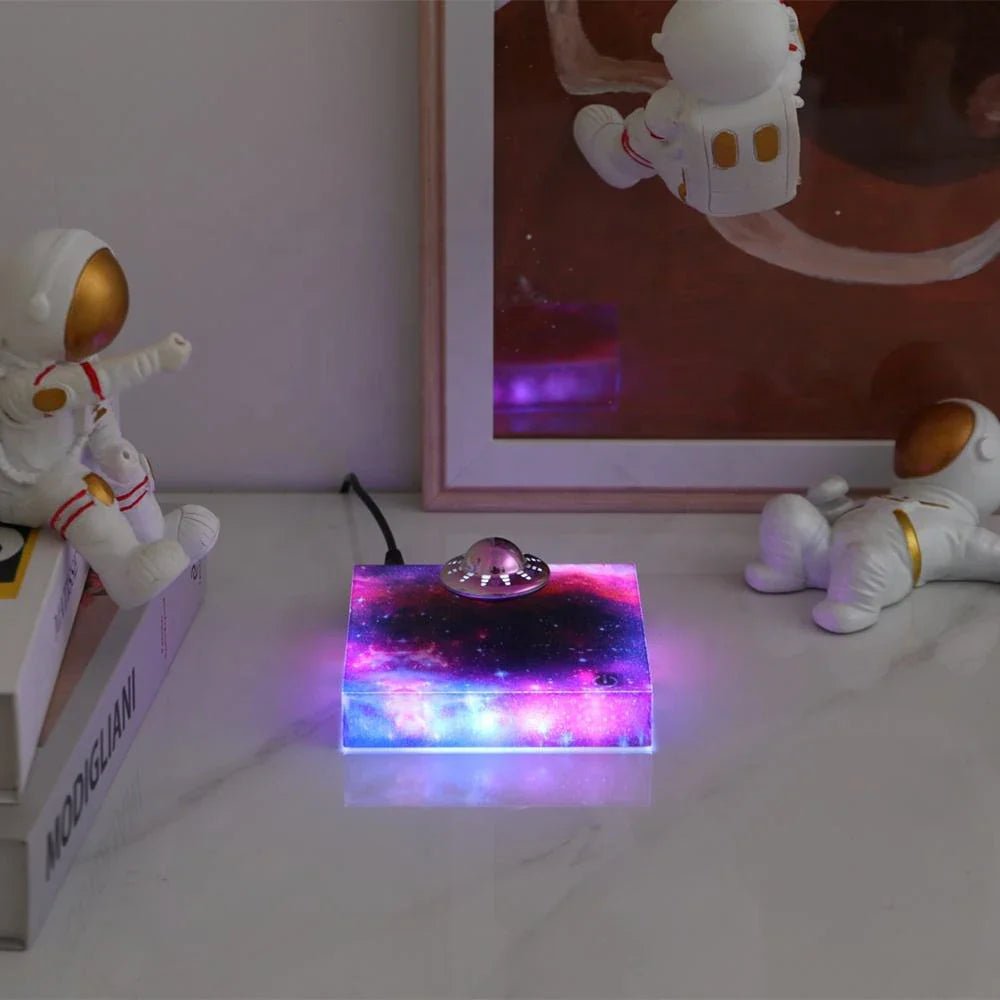 ASTROGLOW – Magnetiskt svävande rymdskepp LED-nattljus