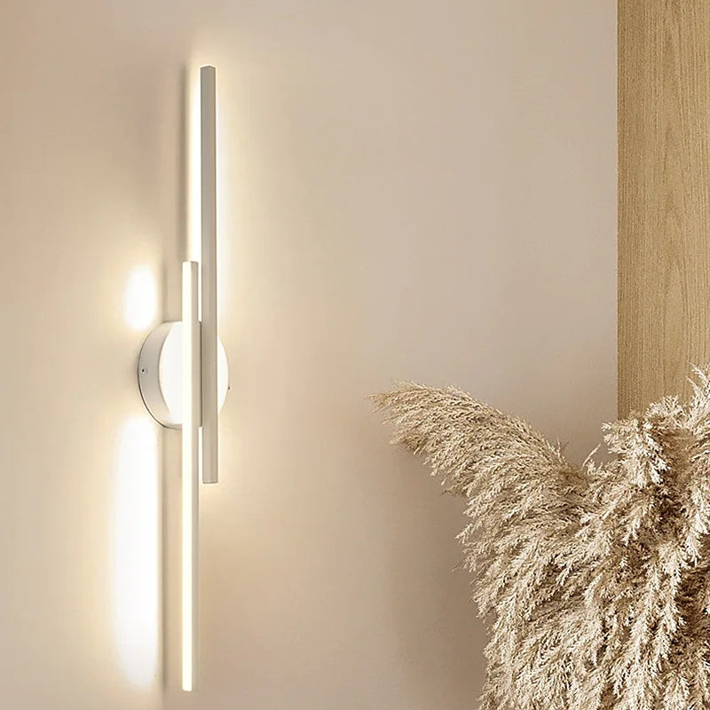 Alana Modern LED Vägglampa - Tvålinjär, Svart/Vit, Metall, Sovrum