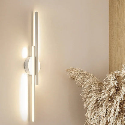 Alana Modern LED Vägglampa - Tvålinjär, Svart/Vit, Metall, Sovrum