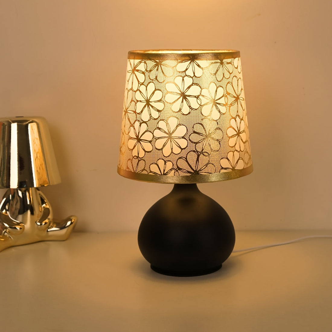 RetroLampa - Modern Skandinavisk Tygbordslampa med Metallfot USB