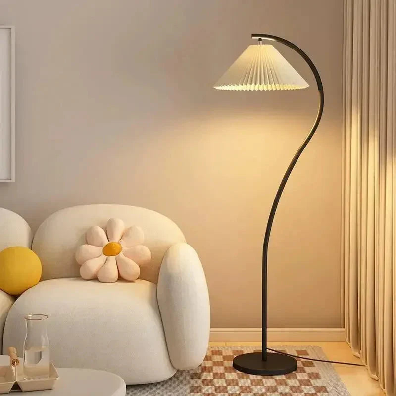 Auralis Loom | Modern LED-golvlampa med tygskärm i nordisk stil