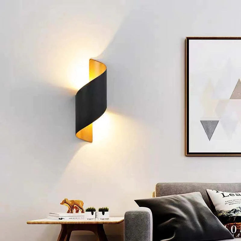 Orr Modern LED Vägglampa, Spiral, Inomhus, Vit/Svart, Metall