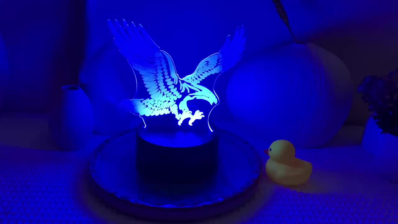 EagleLight - 3D LED Nattlampa med Touchkontroll, 7 Färger USB Bordslampa