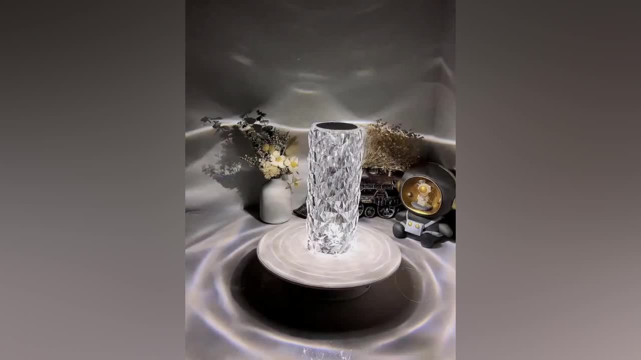 CrystalBloom - Justerbar RGB Bordslampa med USB-uppladdningsbart litiumbatteri och blommönster