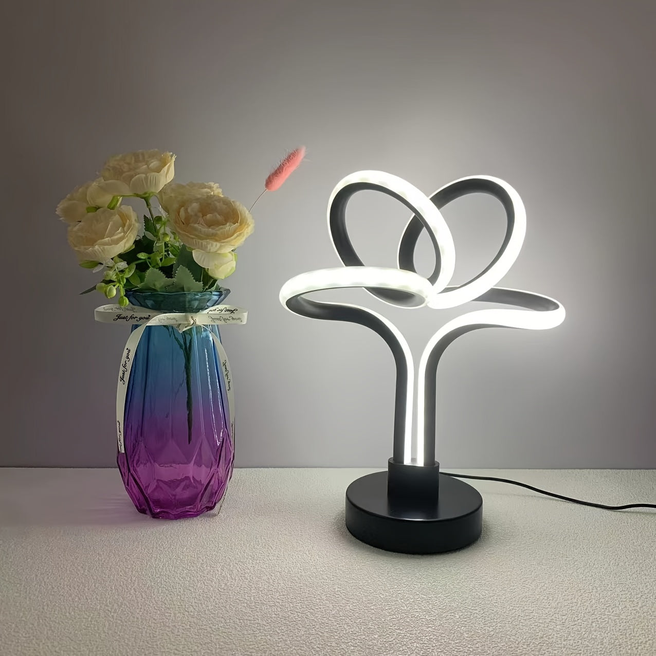LumiNordic - Modern Nordiskt Inspirerad USB LED Bordslampa