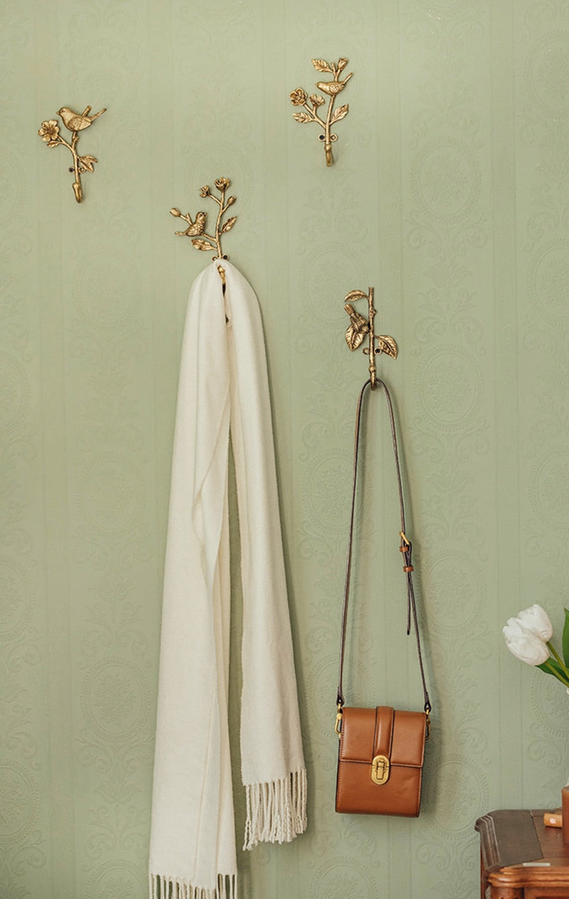 Carvallo – Metall Väggkrok med Lekfullt Fågelmönster