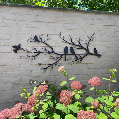 Metallväggdekor med fåglar på gren – Modernt &amp; Klassisk design för hemmet