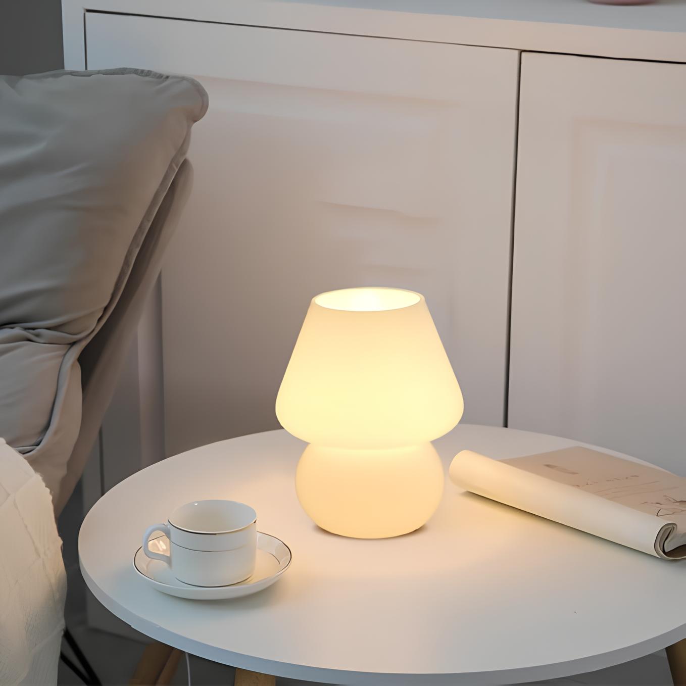 Sarah Elegante Handblåst Bordslampa för en Stämningsfull Inredning