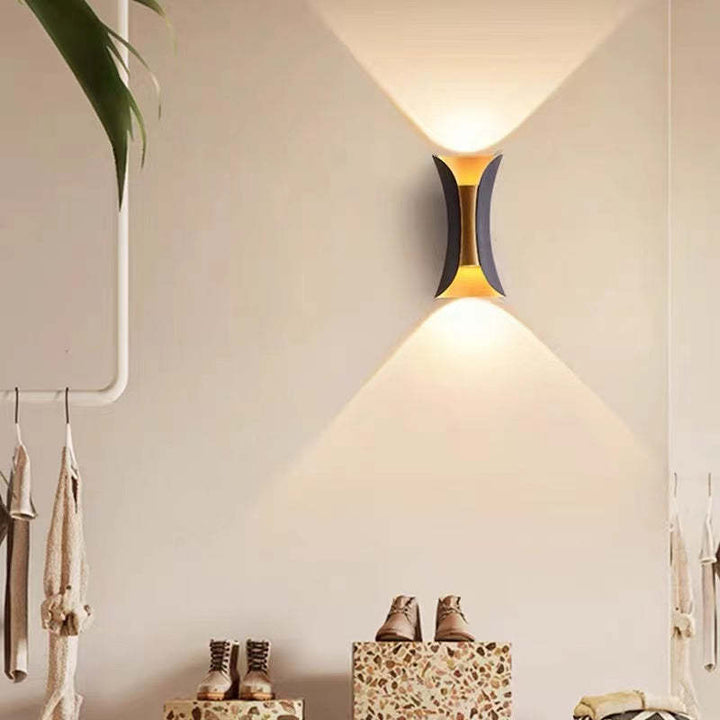 Vattentät LED Vägglampa | 7.9–11.8 x 3.9–4.7 tum | Aluminium &amp; Glas | IP65 Klassad Modern Utomhusbelysning | Brick by Brick
