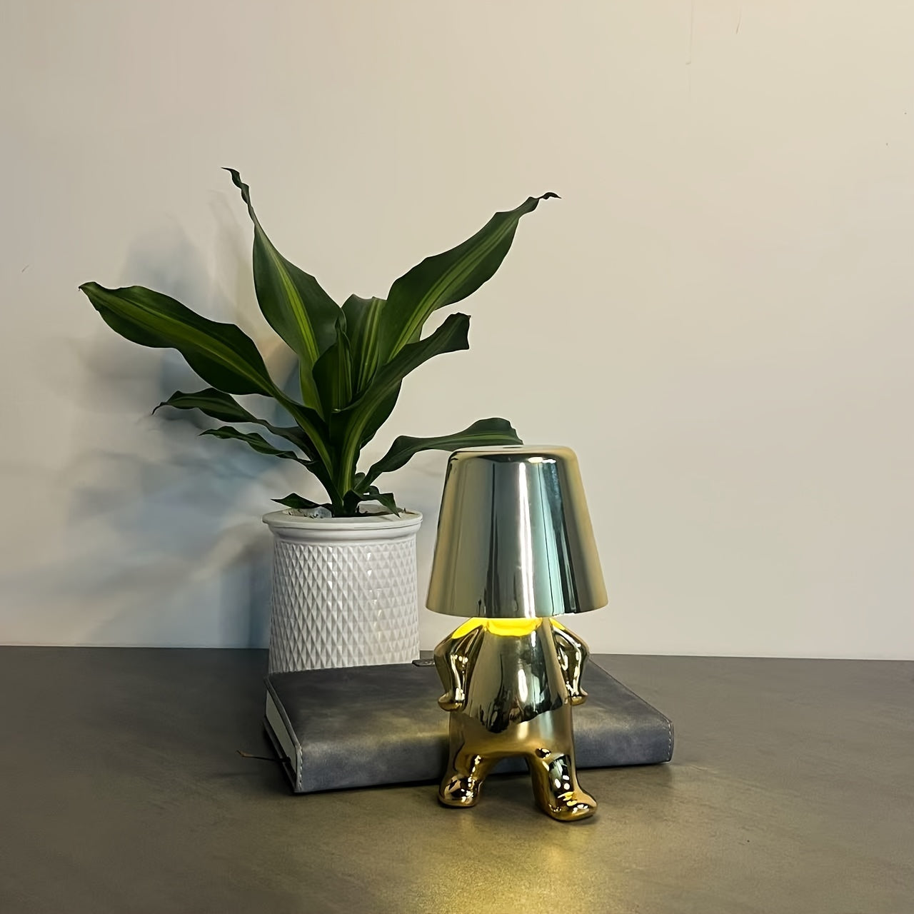 LuminAura - LED Bordslampa med Uppladdningsbart Batteri och Dimmbar Färgtemperatur