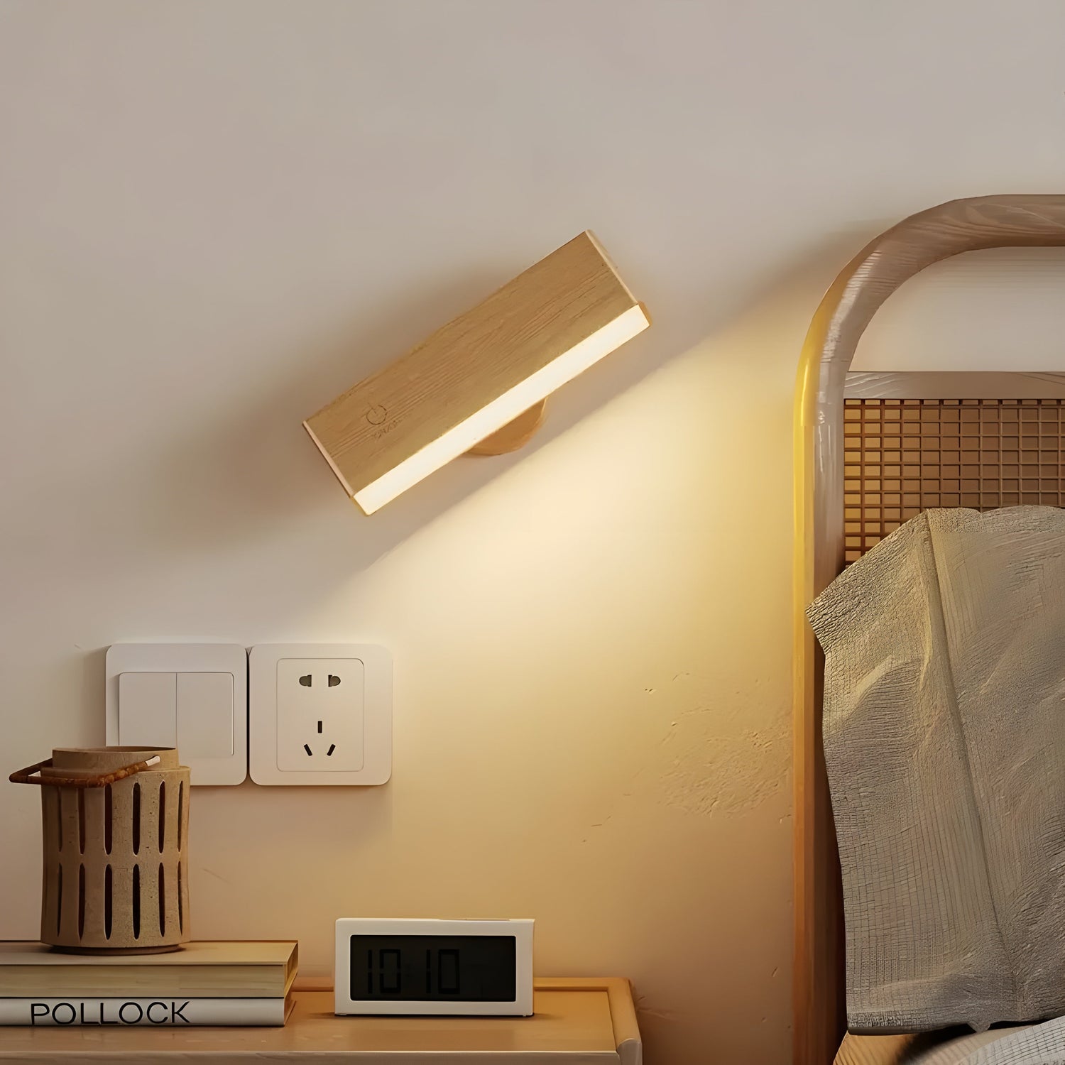 Klein Justerbar Vägglampa – Trä &amp; Magnet | Flexibel och Stilfull