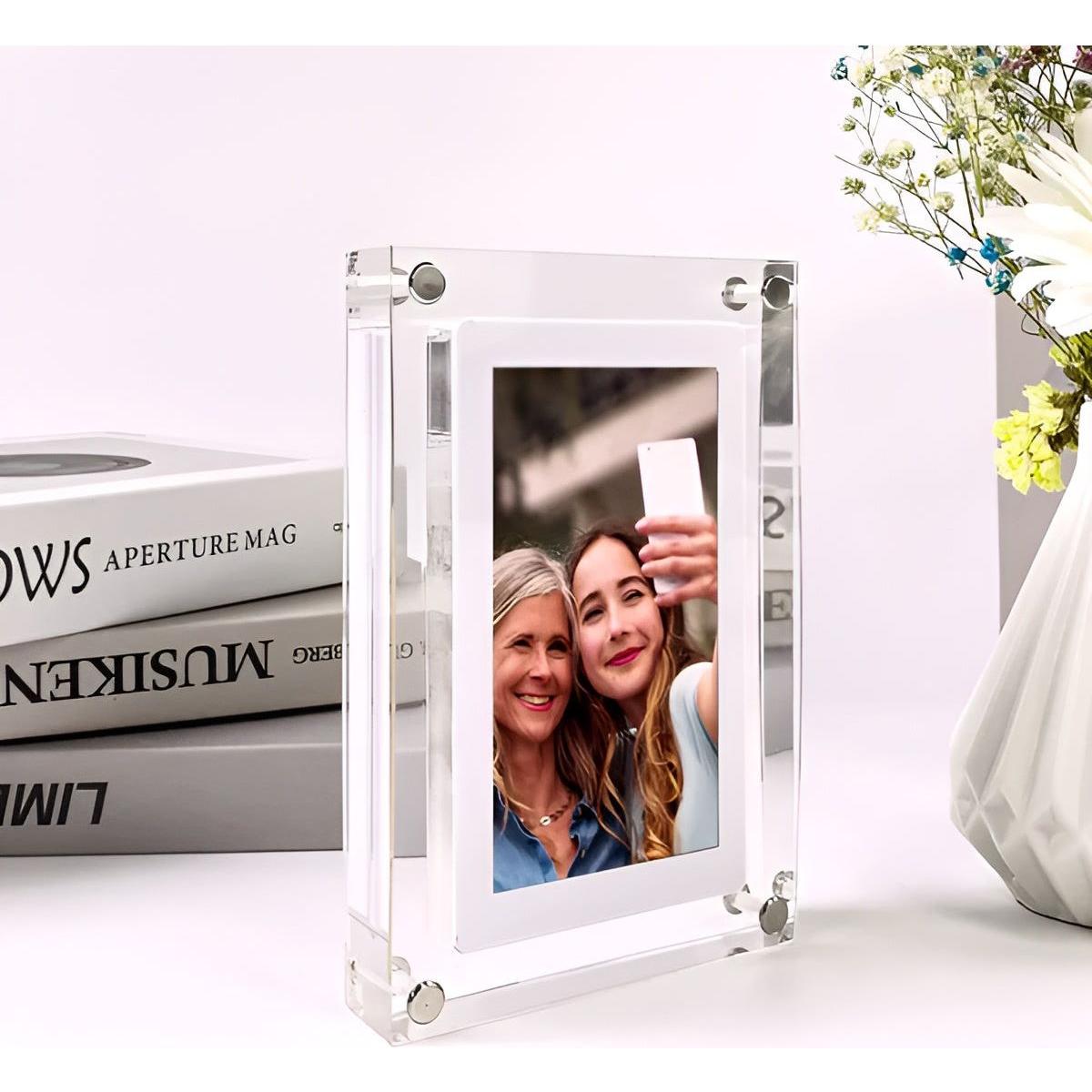 Live DigiFrame - Akryl Digital Fotoram med högtalare och Live Motion Display