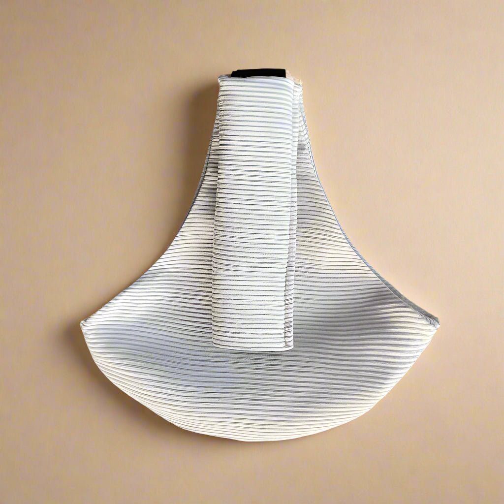 Carrynest Baby Sling - Ergonomisk höftbärande för bekvämt, handsfree bärande av babyn