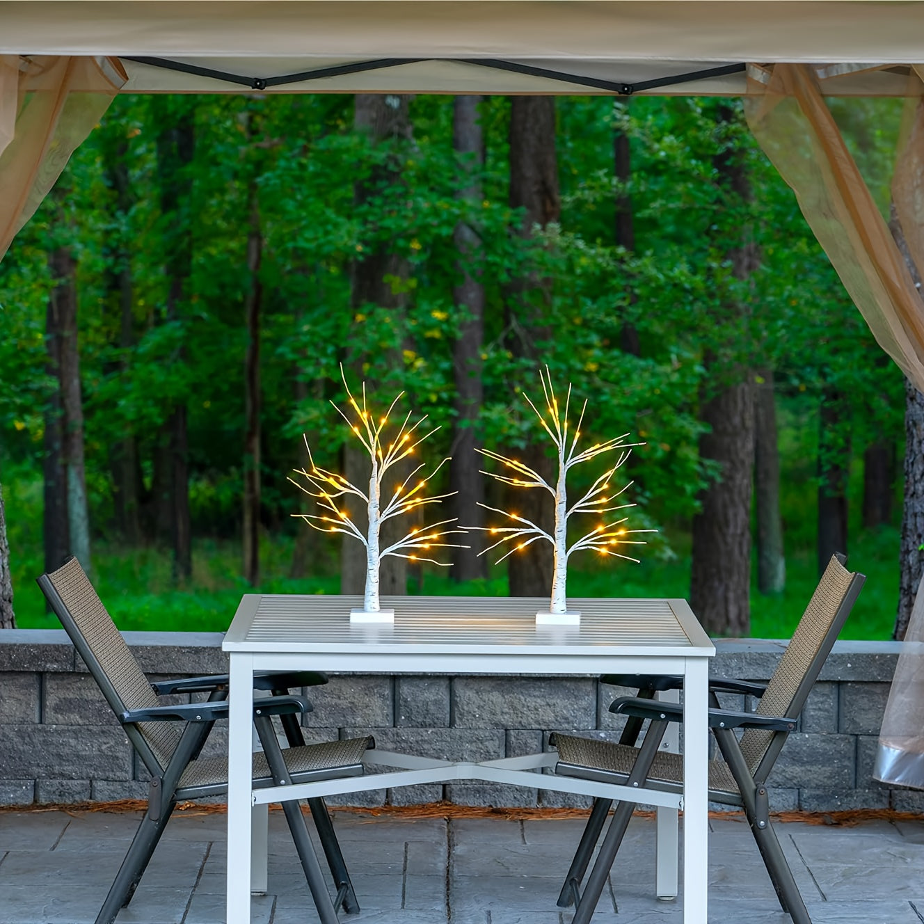 Belyst Dekorationsträd med LED – En Magisk Atmosfärsskapare för Hemmet eller Högtider