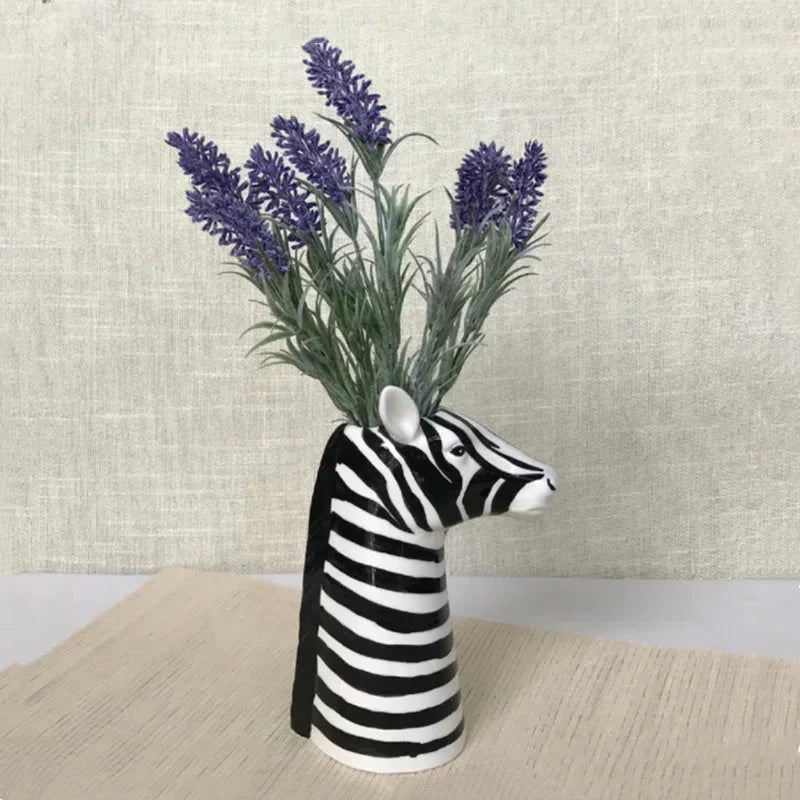 Keramisk svart och vit zebra vas för modern dekoration
