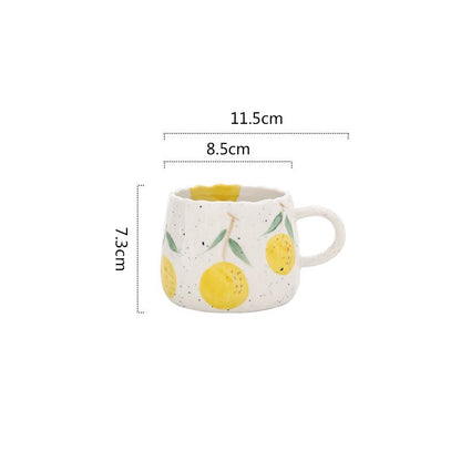 Keramisk kaffekopp med lekfullt fruktdesign