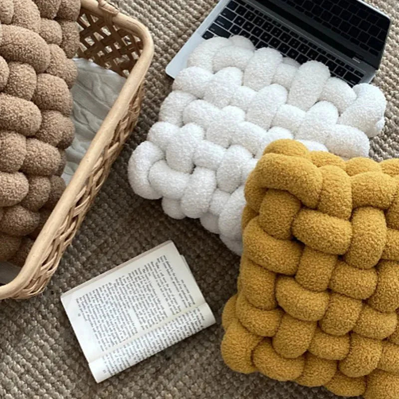 Färgglad Mjuk Nordisk Knytmudd Kudd i Pläd Tyget