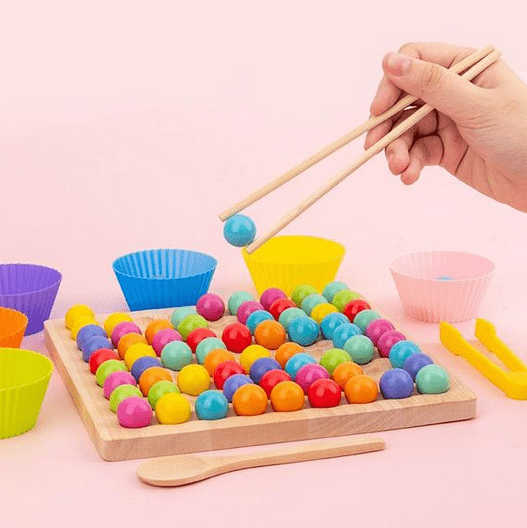 Kreative Perlen - Montessori träpärlset för finmotorik och kreativitet