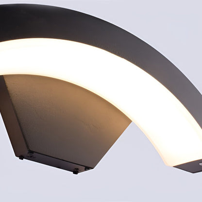 Utomhusvägglampa med böjd LED-design