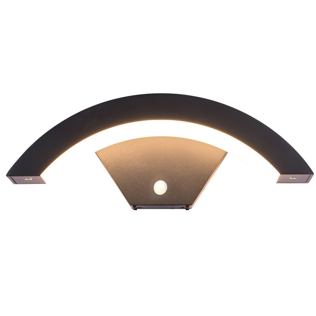 Utomhusvägglampa med böjd LED-design