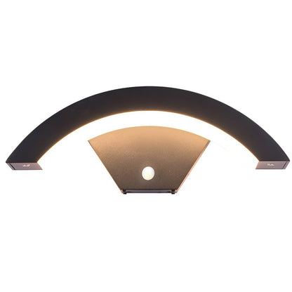 Utomhusvägglampa med böjd LED-design