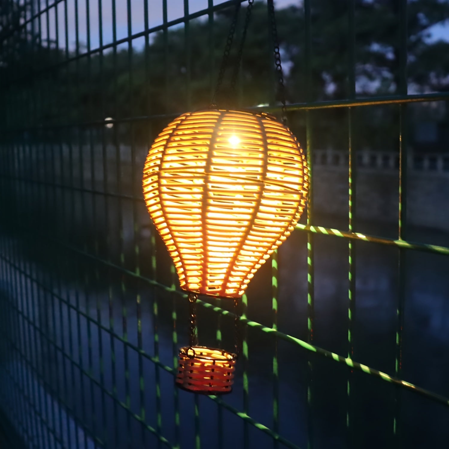 Luftballong Trädgårdslampa - För Magiska Kvällar i Din Trädgård