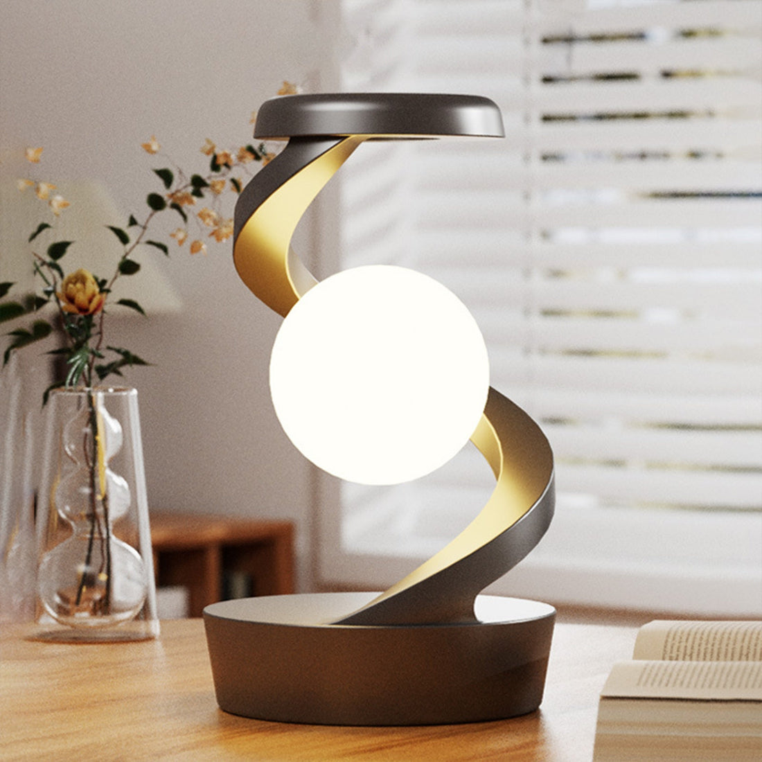 GestureGlow - RGB LED Skrivbordslampa med Trådlös Laddning