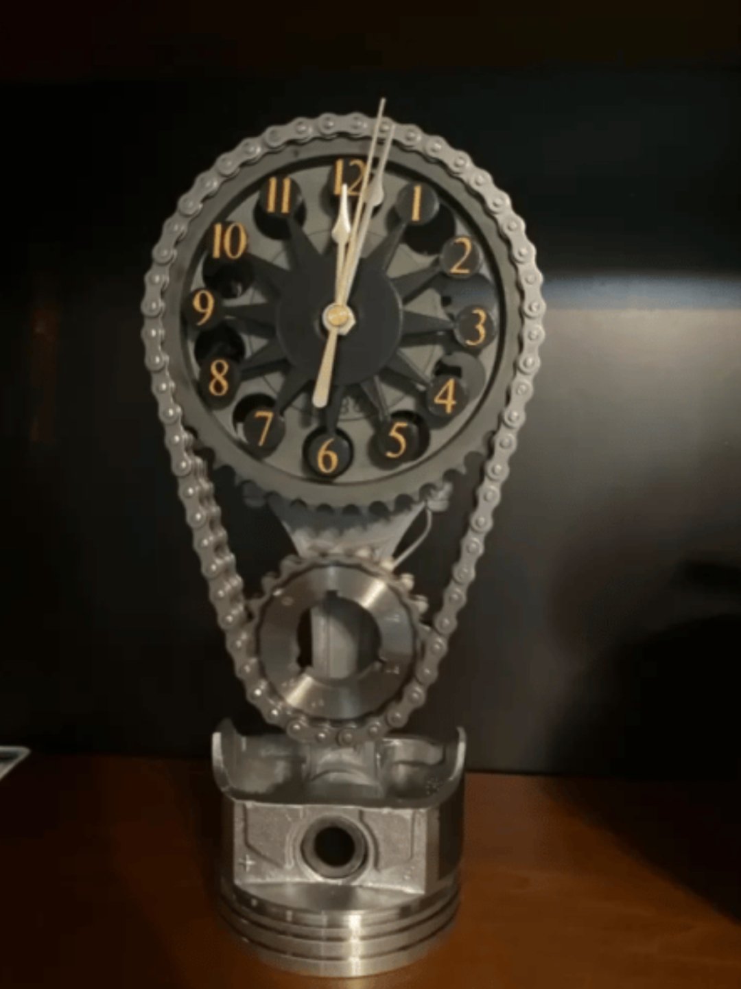 Carvallo – Modern Väggklocka med Fascinerande Vridmoment