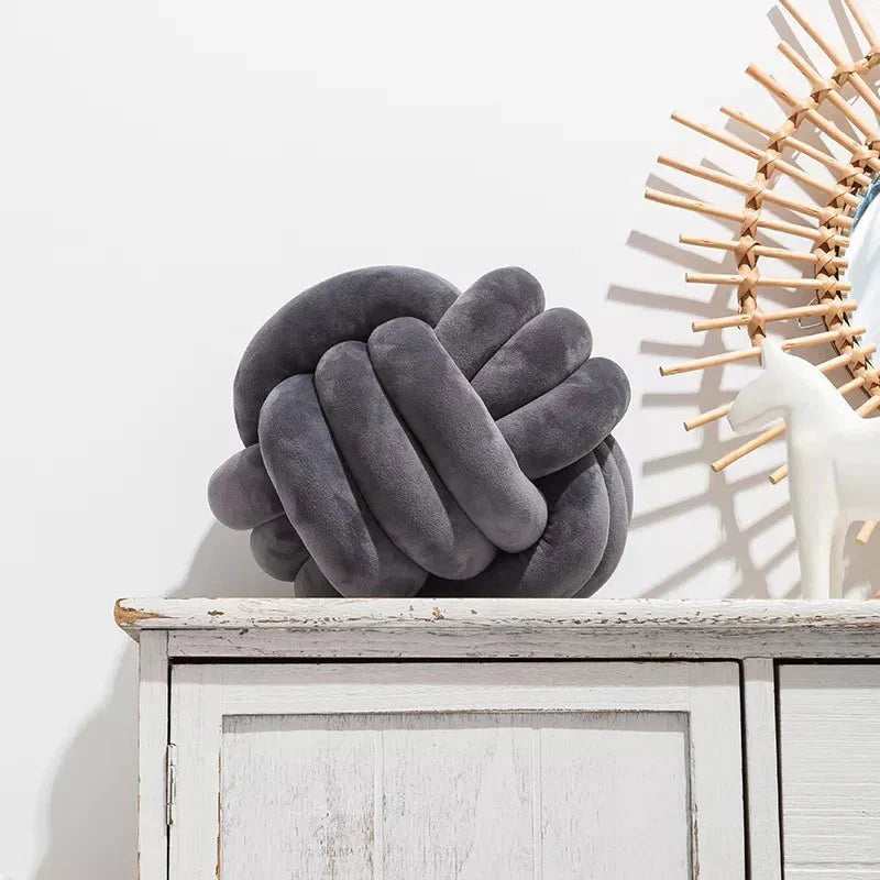 Dekorativ Knuten Suede Effekt Boll Mjuk Kudde Pillow