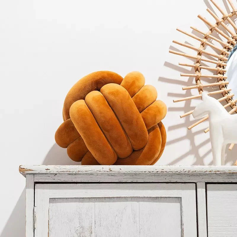 Dekorativ Knuten Suede Effekt Boll Mjuk Kudde Pillow
