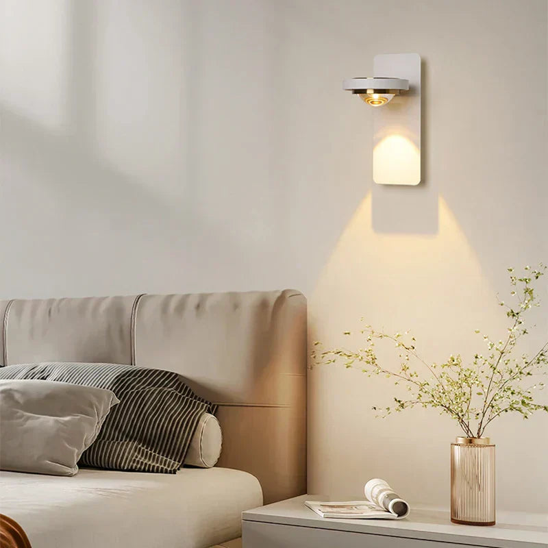 GlowAdjust - Modern LED Vägglampa med Justerbar Arm