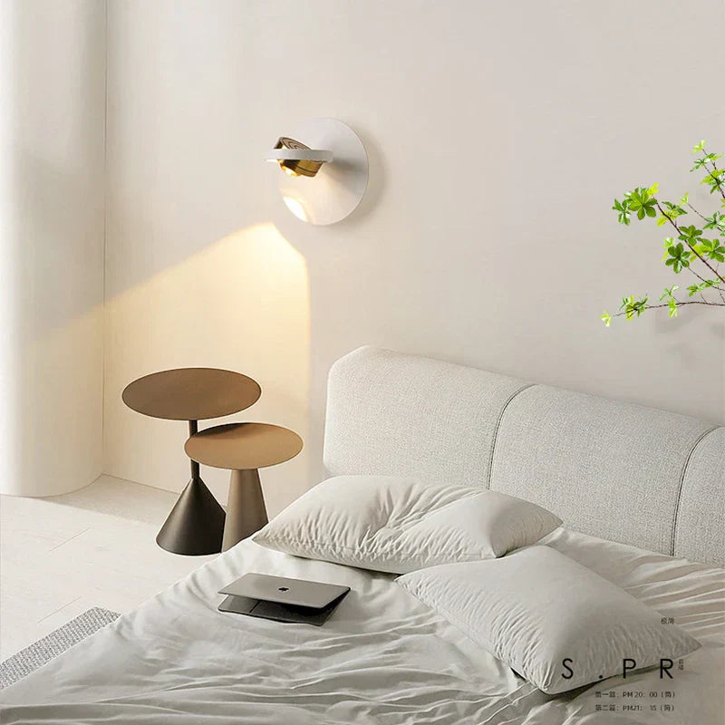 GlowAdjust - Modern LED Vägglampa med Justerbar Arm