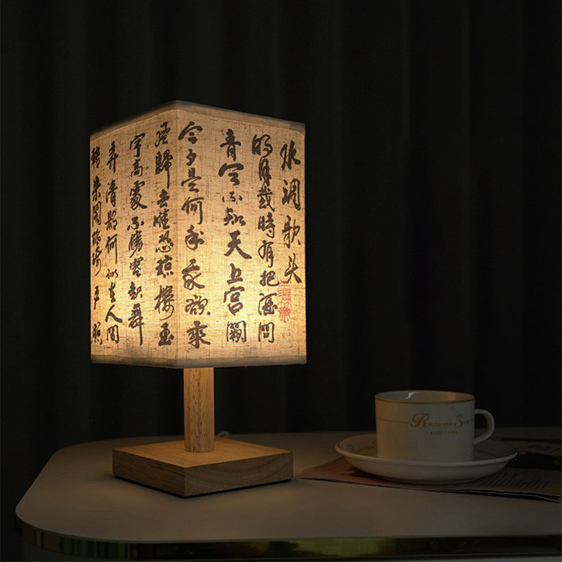 LumiSquare - LED Bordslampa med Träbas och Japanskt Mönster, Modern Fyrkantig Design
