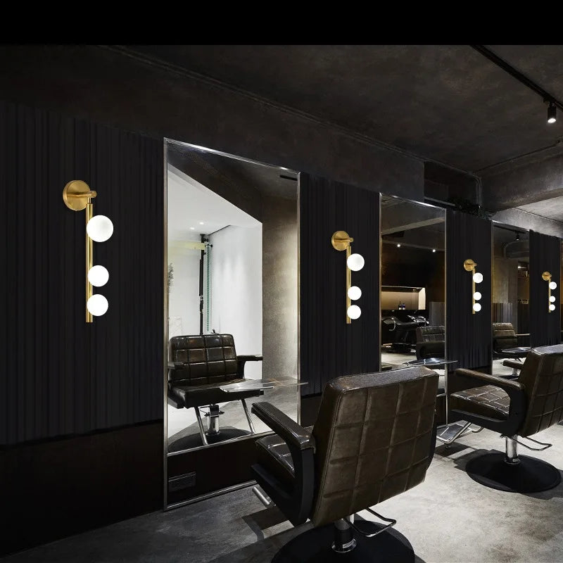GlowSphere - Modern LED Vägglampa med Klotdesign för Stilren Inomhusbelysning