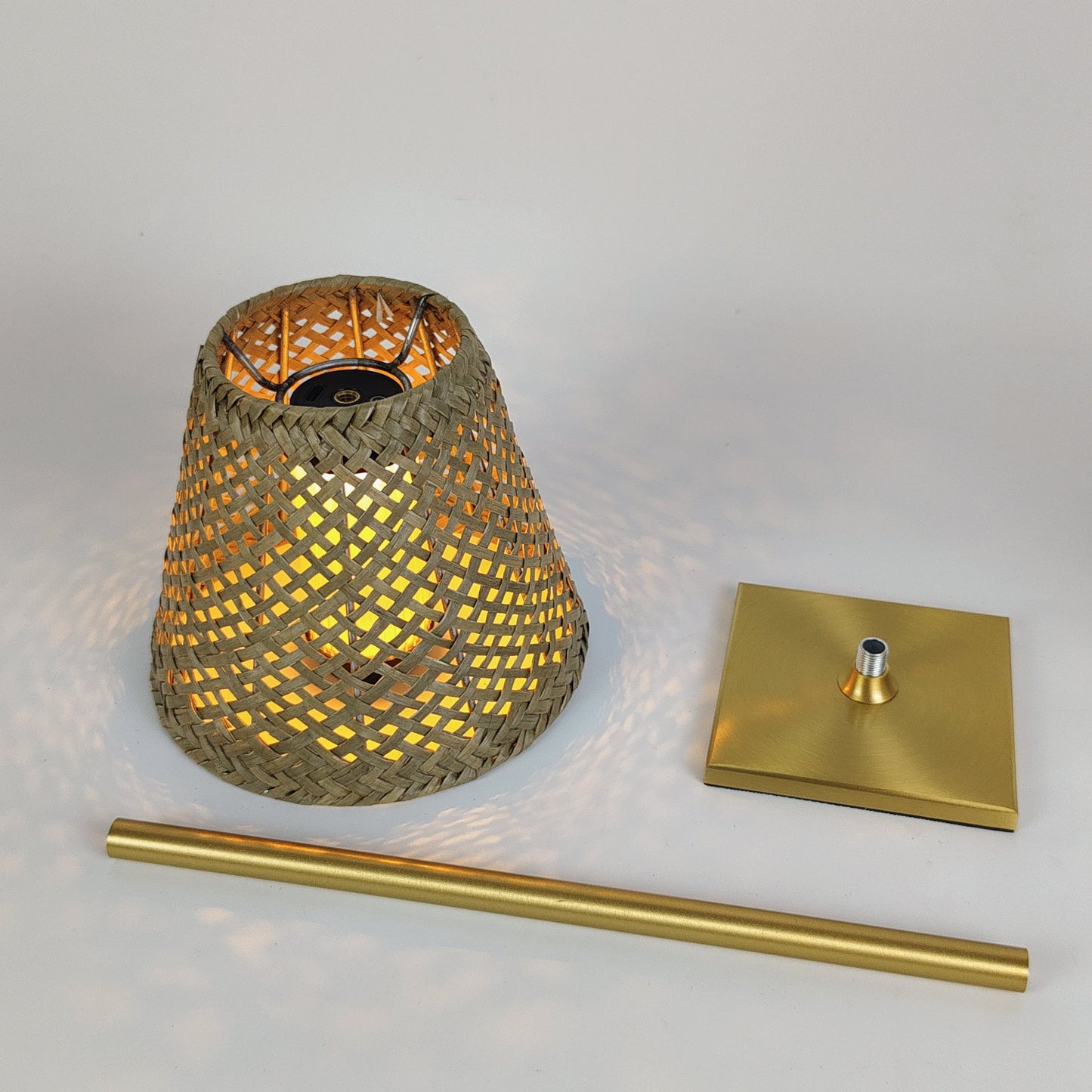 LumiTerras – Trådlös LED Bordslampa, Dimbar Utomhusbelysning för Terrass och Trädgård