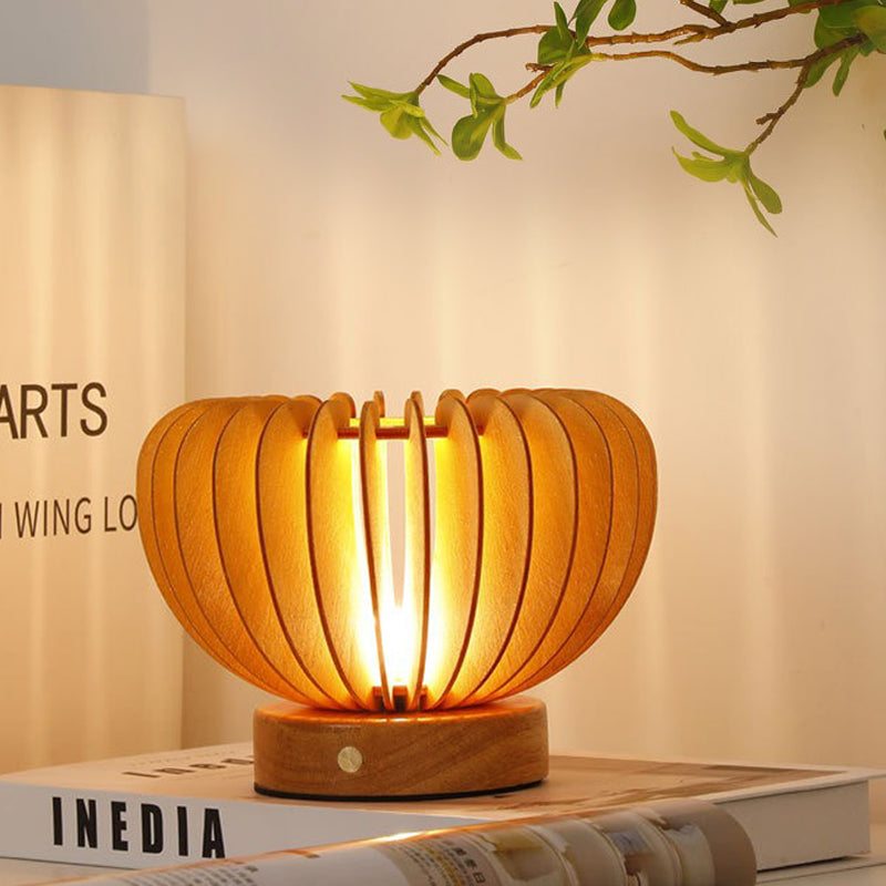 LumiWood – Träbordslampa i Skandinaviskt Design, LED Dekorativ Belysning