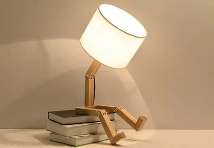 Trädlampa i trä med bokhållare – Modernt design för ditt hem