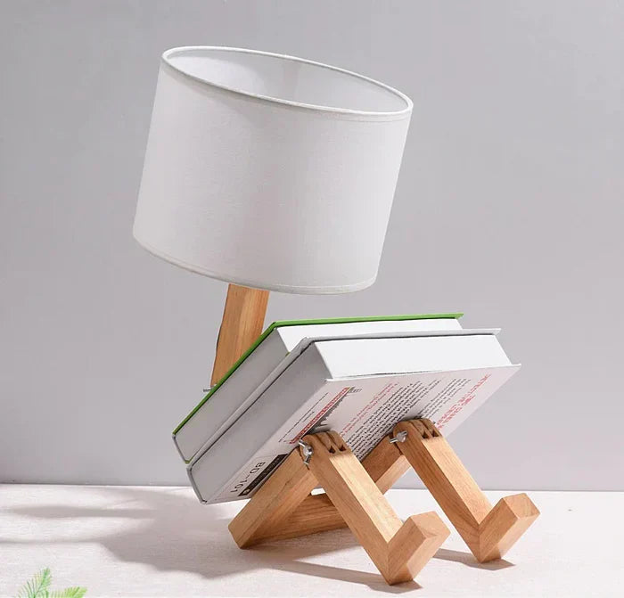 Trädlampa i trä med bokhållare – Modernt design för ditt hem