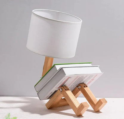 Trädlampa i trä med bokhållare – Modernt design för ditt hem