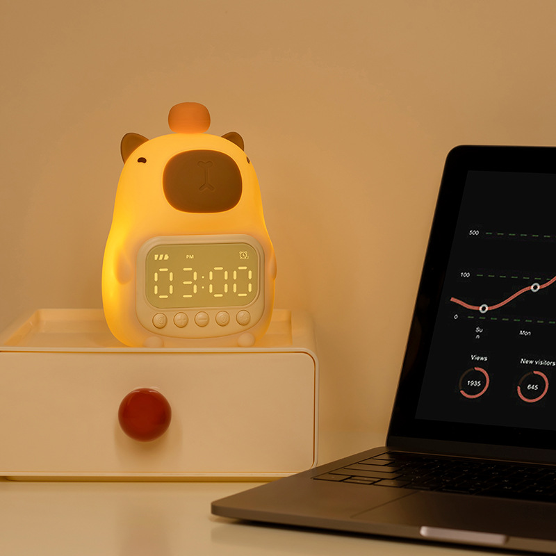 CapyGlow – Söt Capibara Nattlampa med LED och Väckarklocka för Barn