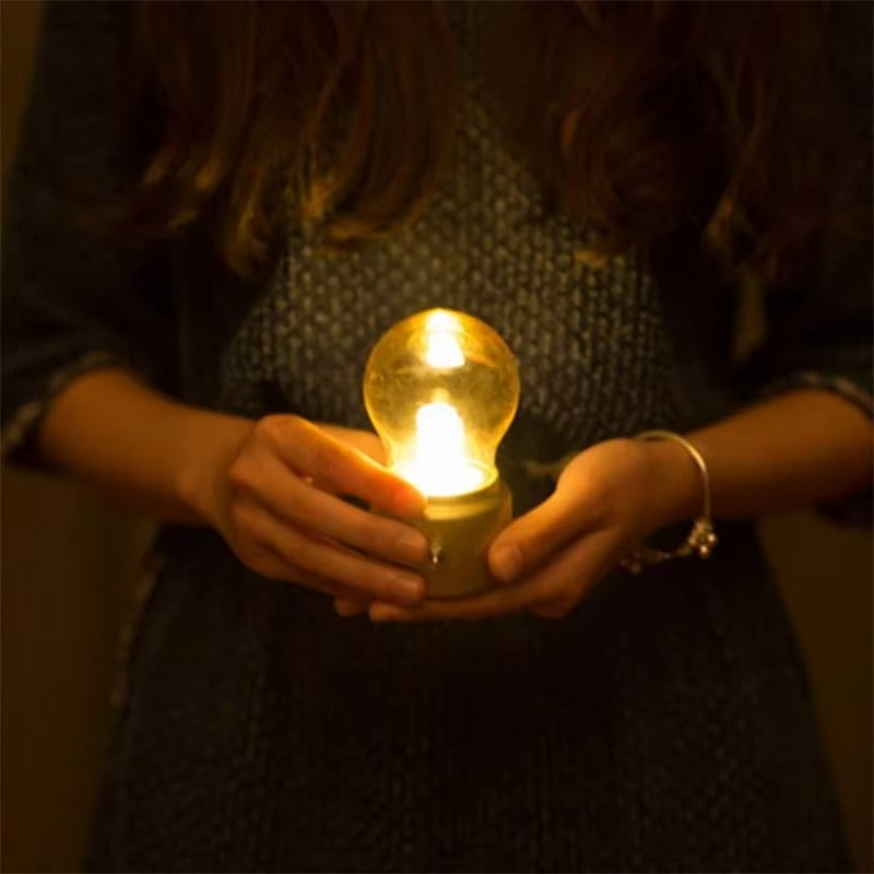 RustGlow – Trådlös Vintage LED-sänglampa med industriell design och USB-uppladdningsfunktion