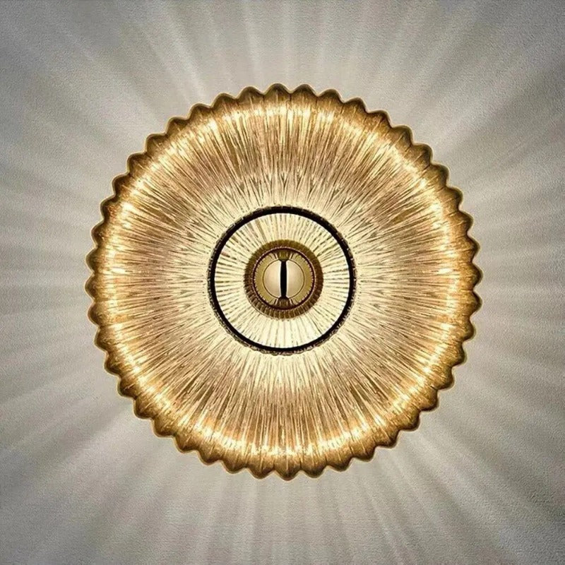 NimbusFlux - Vägglampa i glas med vågformad ljusreflektion