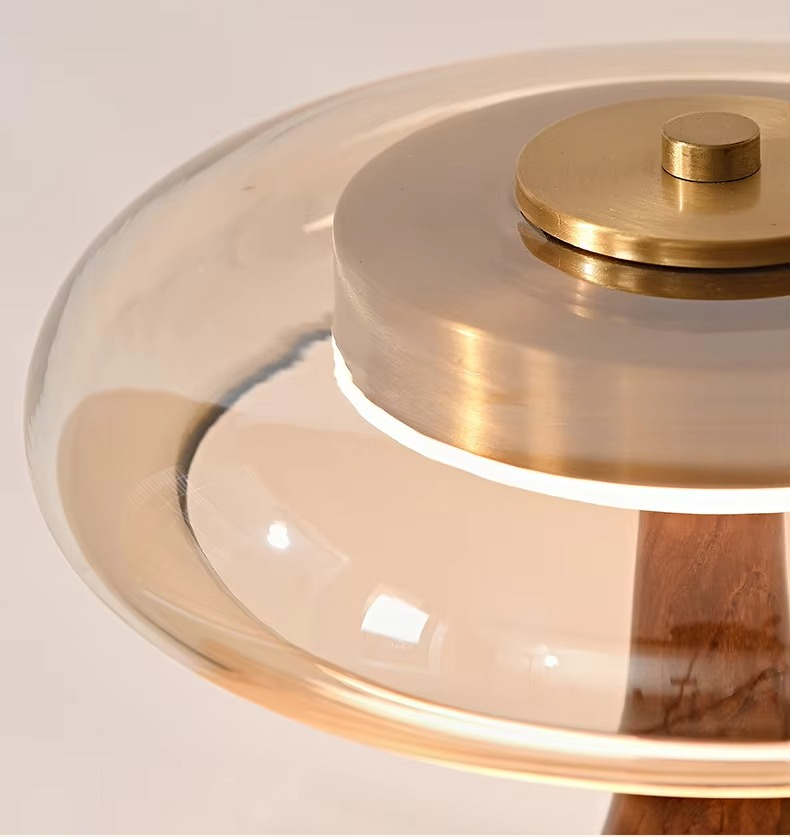 Carvallo - Bordlampa i svamp-liknande stil med glasskärm för en retro-inspirerad atmosfär