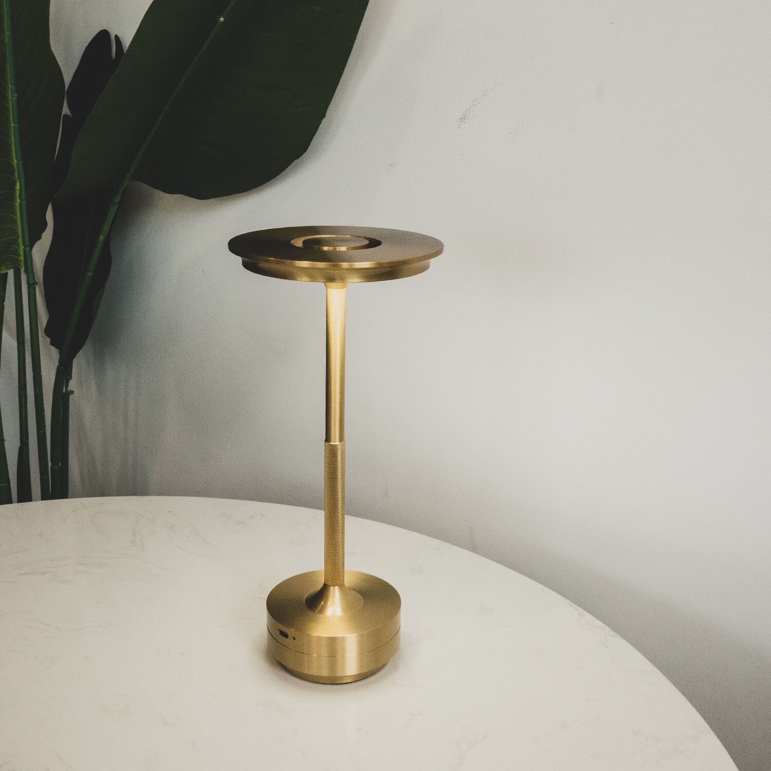 Ambient Metallic Trådlös Bordslampa