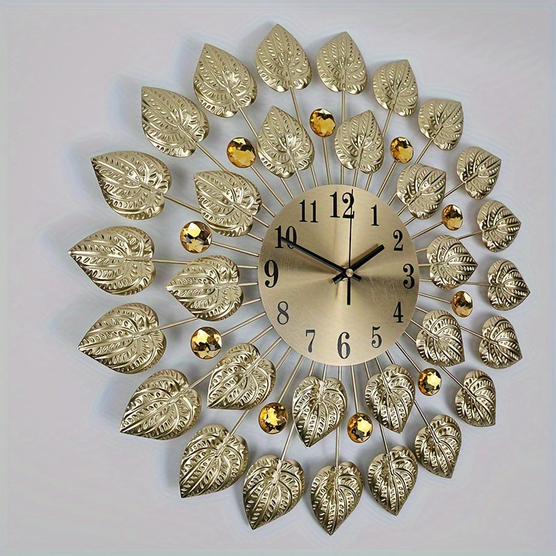 Modern Tyst Väggklocka med Guldbladdesign – Metall, Rund Klocka, AA Batteri, Tyst för Vardagsrum och Matrum