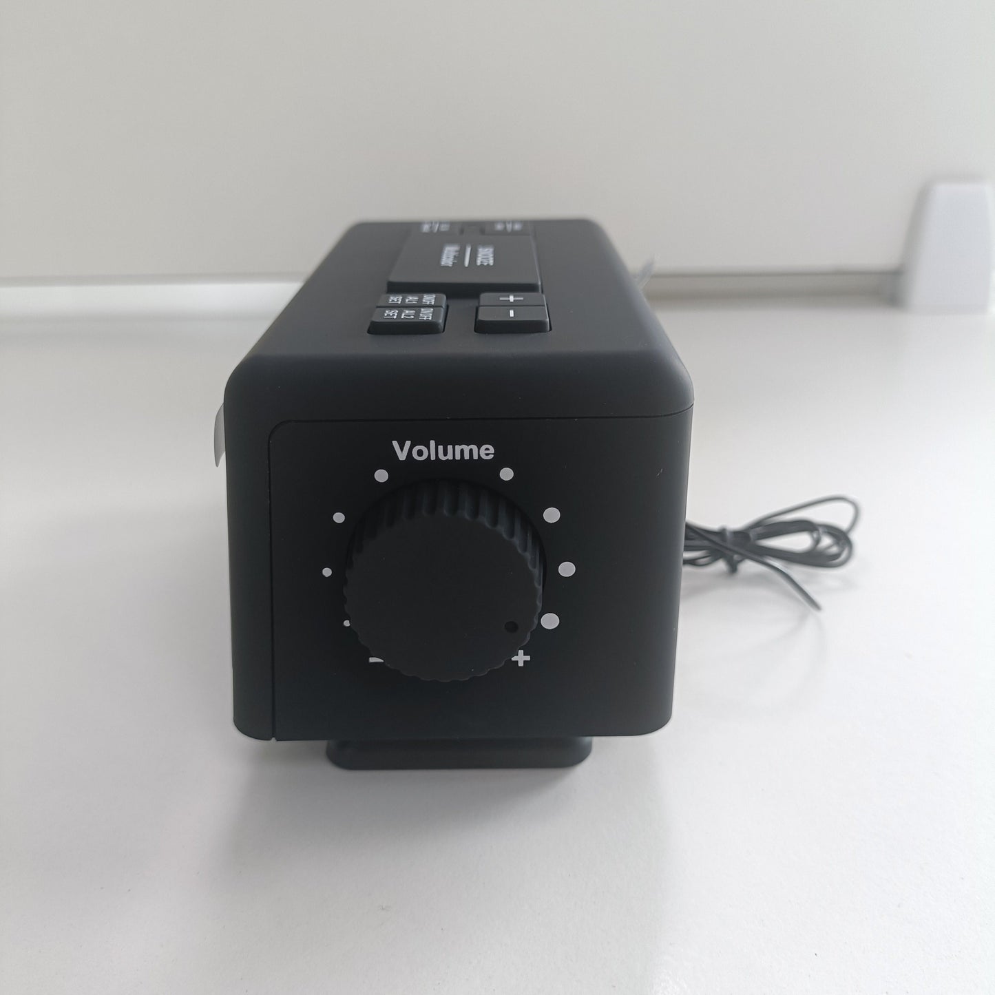 RGB Spegelväckarklocka med LED-display och radiofunktion – Trendig klocka för ditt rum