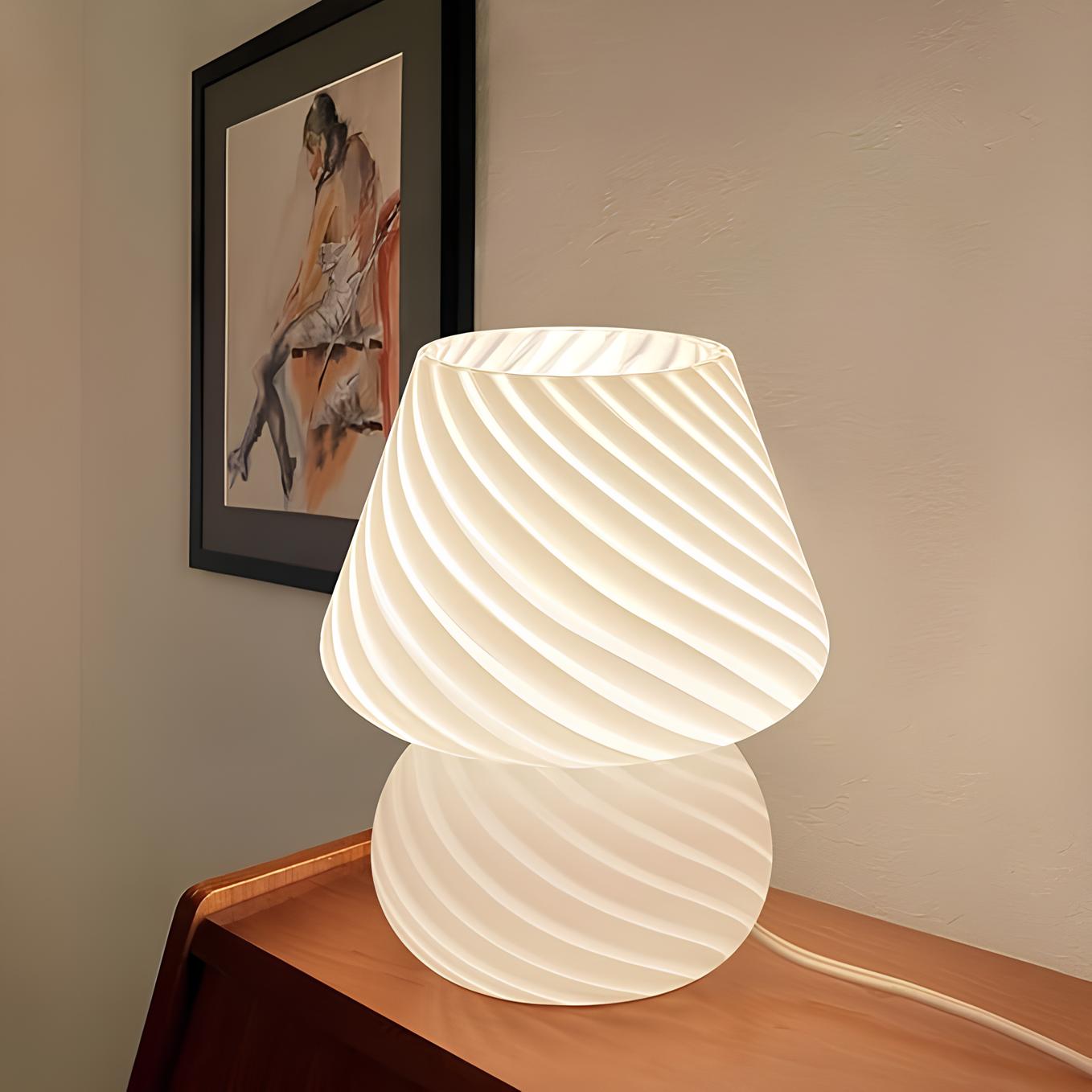 Sarah Elegante Handblåst Bordslampa för en Stämningsfull Inredning