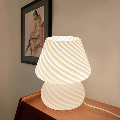 Sarah Elegante Handblåst Bordslampa för en Stämningsfull Inredning