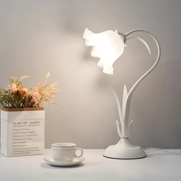 Bordslampa med vintage blomsterdesign bas