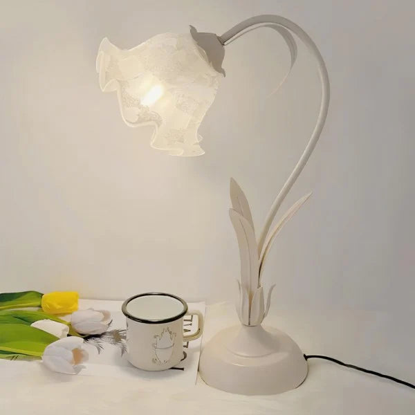 Bordslampa med vintage blomsterdesign bas